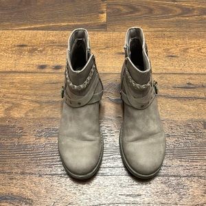 Girls size 4 boots